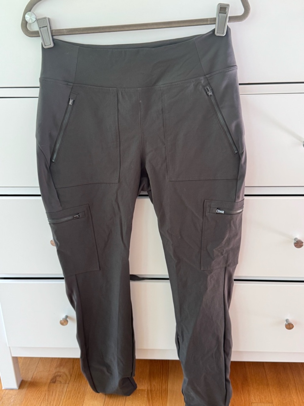 Athleta Headlands Hybrid High Rise Cargo Leggings